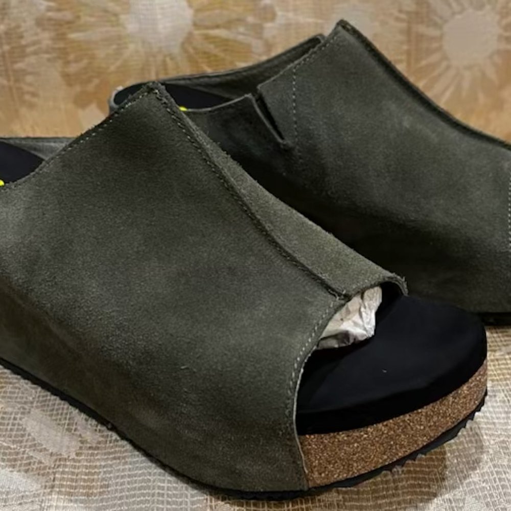 VOLATILE Women's Carrier Wedge Sandal in Moss Green, size 7